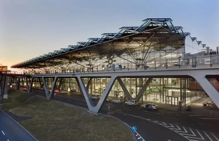 Terminal d'acciaio EPC chì sustene l'aeroportu
