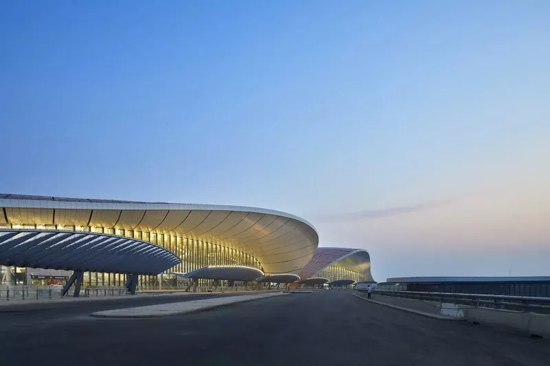 Terminal d'acciaio prefabbricatu di grande span