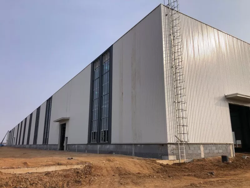Magazzinu d'acciaio prefabbricatu