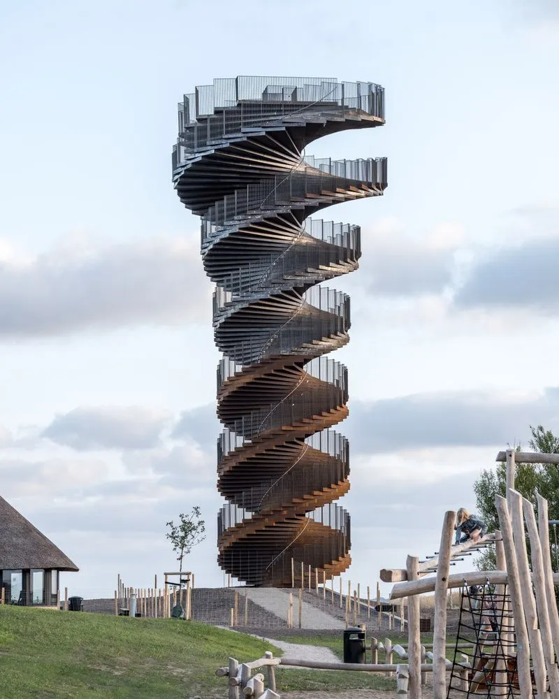 Edificiu di a Torre di Paesaghju d'Acciaio