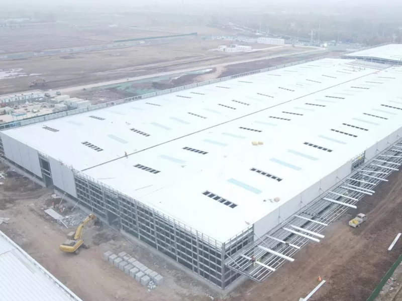 Edificiu di u centru di distribuzione di l'acciaio