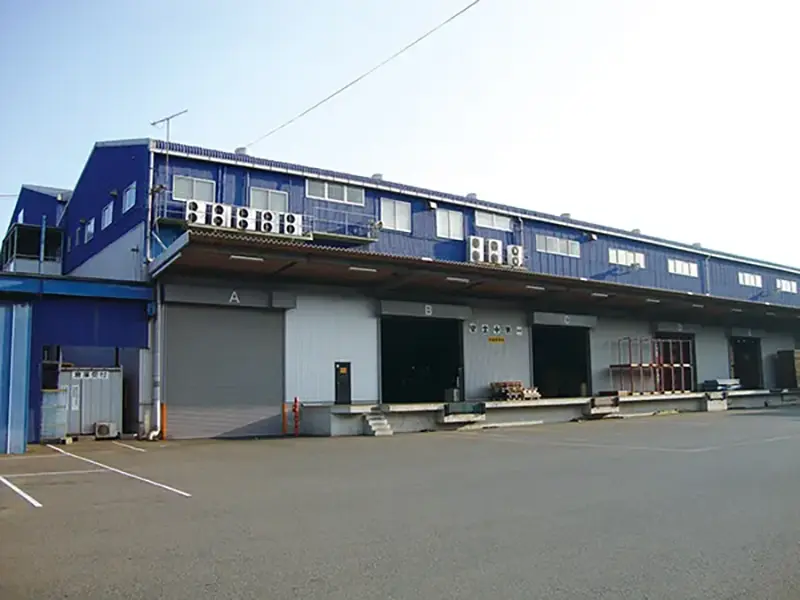 Magazzinu di struttura d'acciaio à parete sottile